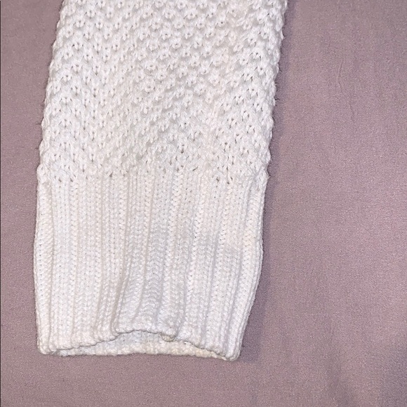 Simplistic yet adorable sweater!!!!! - Picture 4 of 5